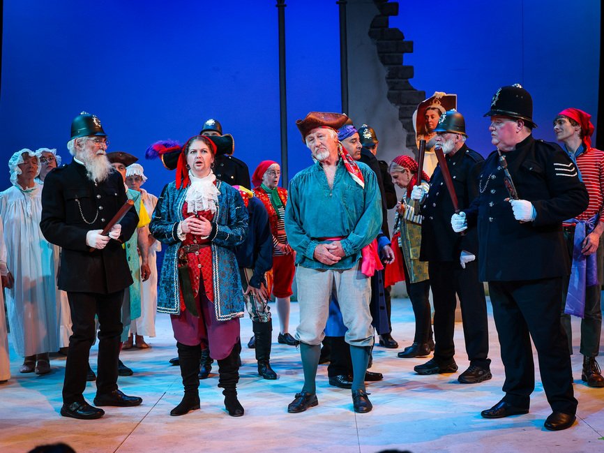 pirates and police in pirates